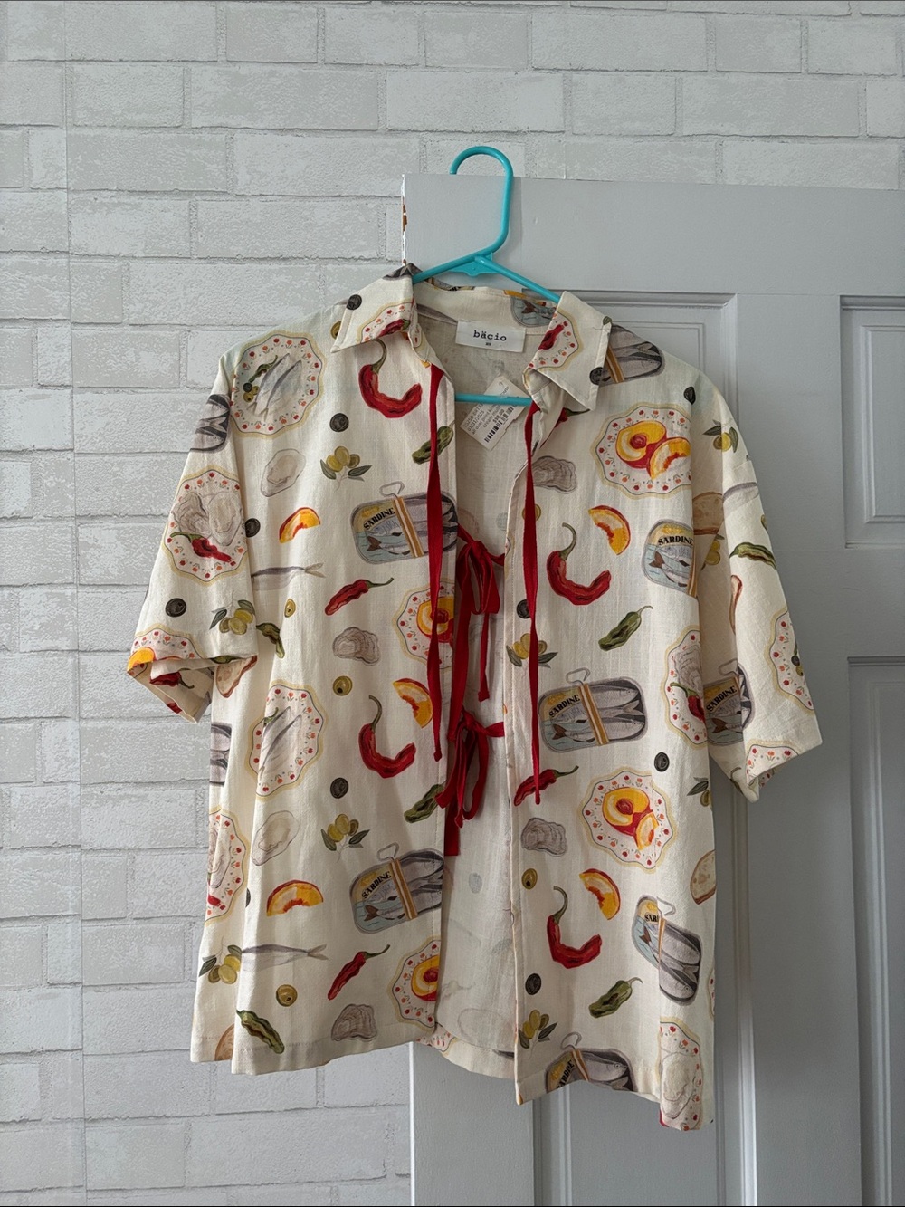 Bacio Cream Short-Sleeve Button-Down Shirt with Red Tie Detail